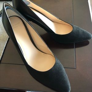 Gorgeous suede and leather cole haan pump